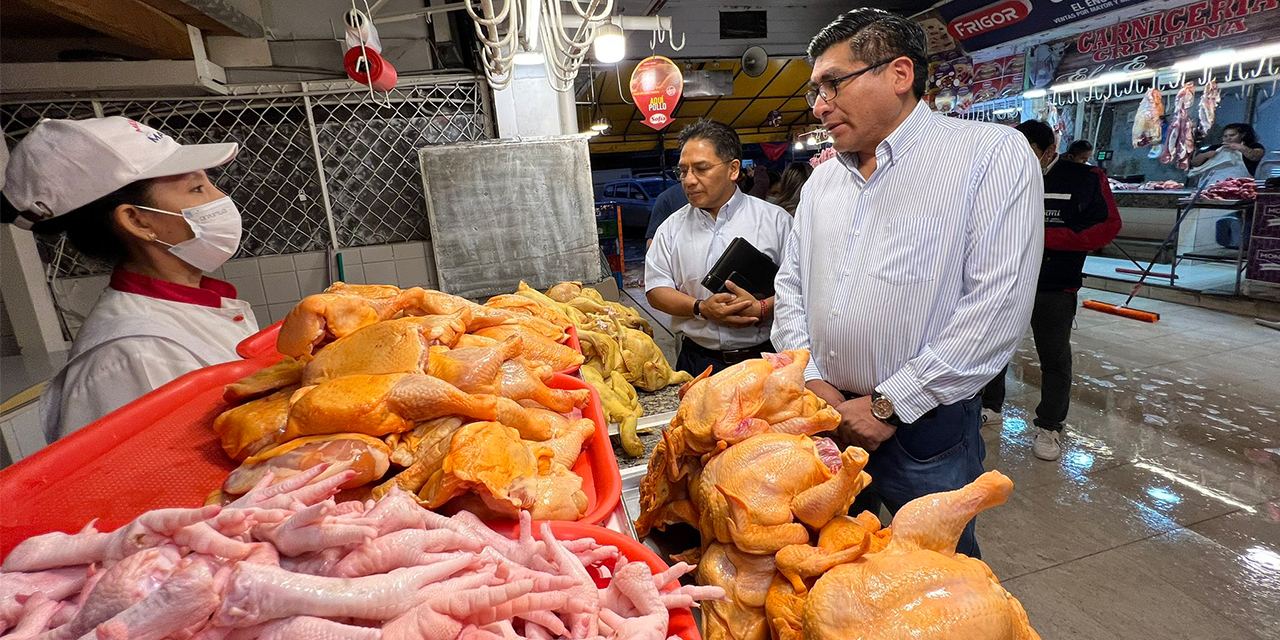 Gobierno controla precios del huevo y de la carne de pollo en Santa Cruz 