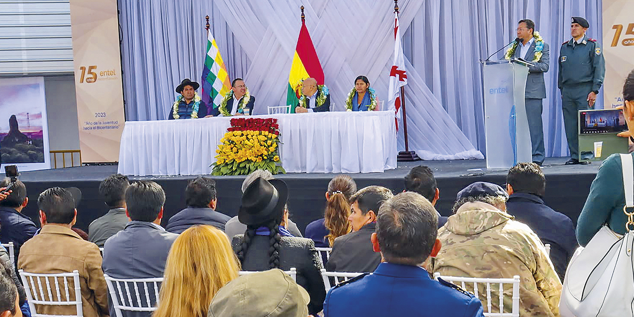 El Jefe de Estado durante el aniversario de Entel, en Sucre. (Foto: Presidencia)