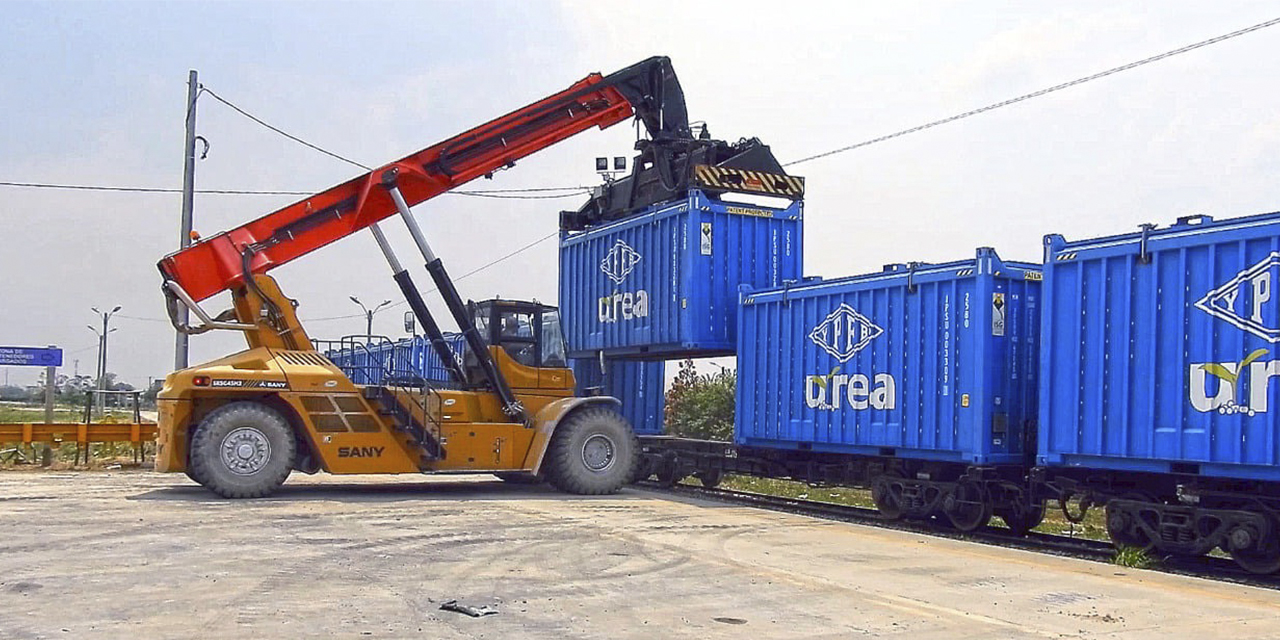 Contenedores con exportación de urea. (Foto: YPFB)