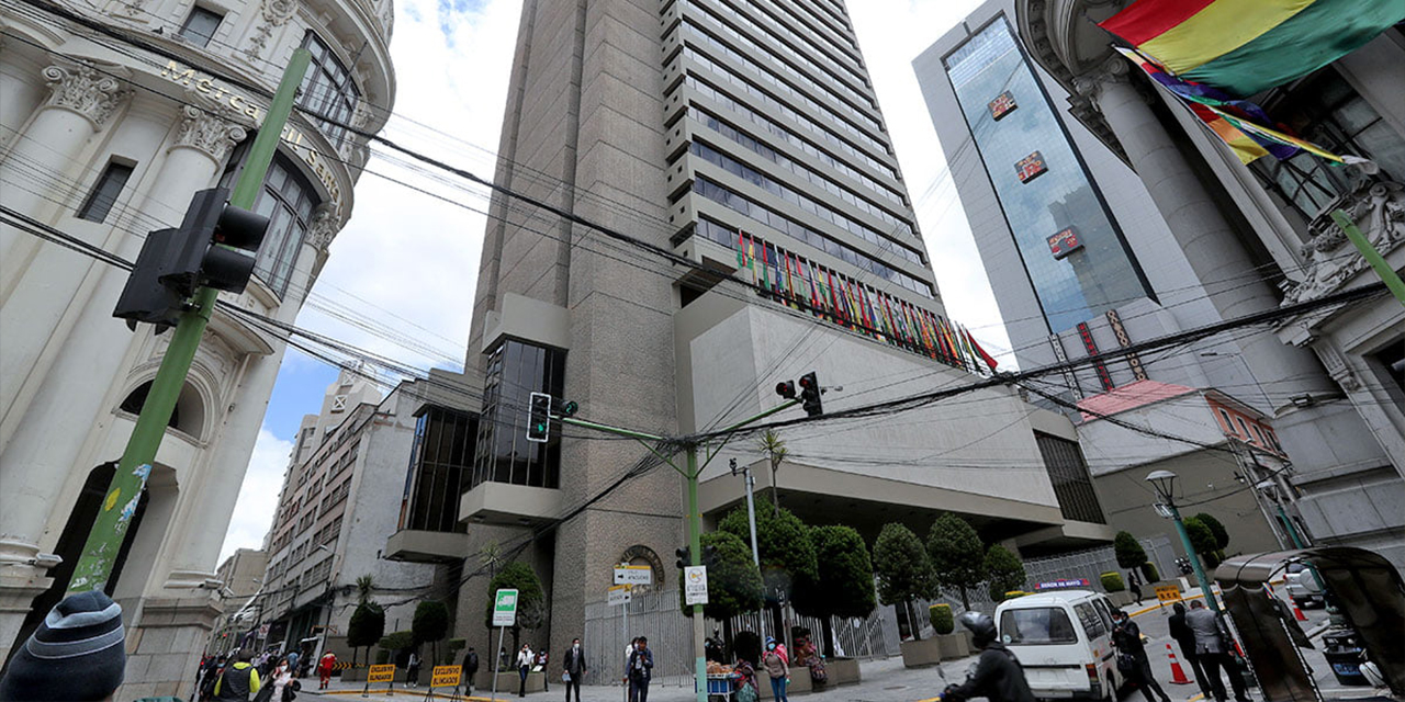 No hay filas ni afluencia de personas en las puertas del BCB, en la ciudad de La Paz.