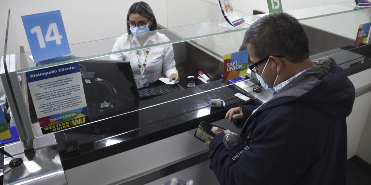 Devolución de ahorros en las entidades financieras adjudicatarias en La Paz. (Foto: Archivo)