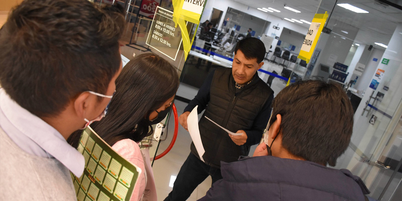 El jueves comenzó la cancelación de finiquitos a extrabajadores. Foto: Archivo