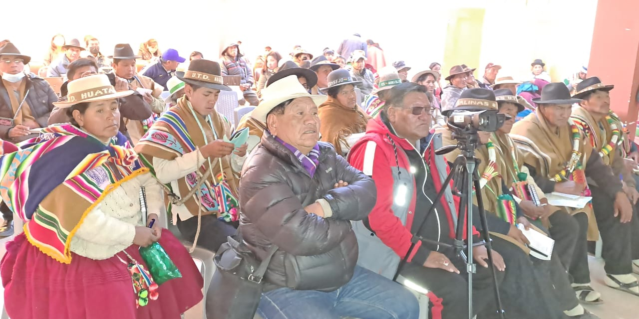 Los encuentros con la población y autoridades de municipios de Oruro.