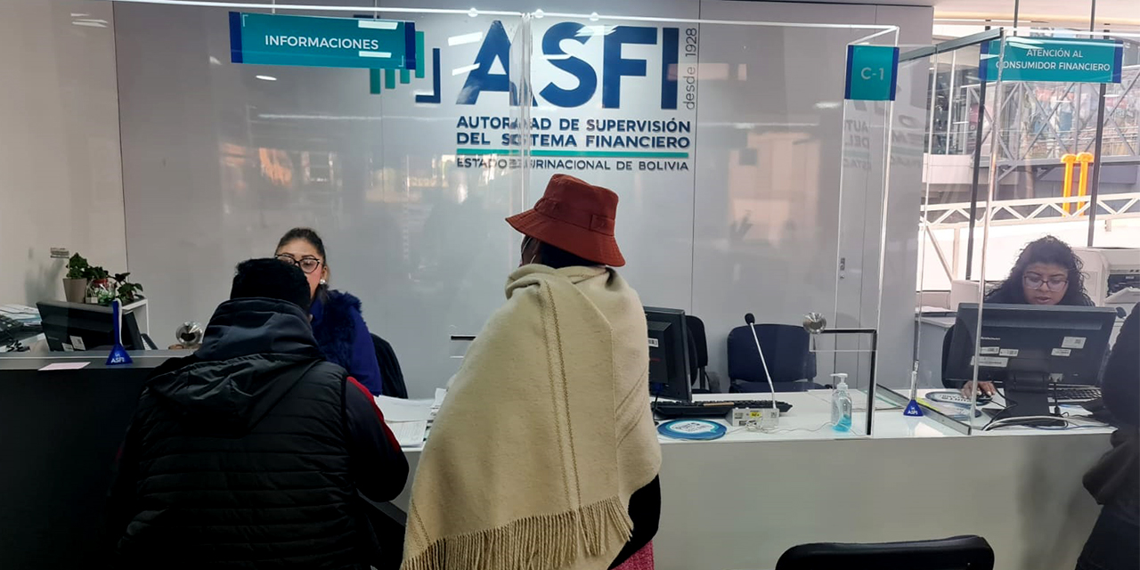 Prestatarios tramitan la solicitud de reprogramación. (Foto: ASFI)