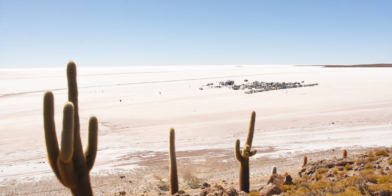 El salar de Coipasa fue uno de los sitios donde se cuantificó nuevas cantidades de litio. Foto: Jorge Mamani