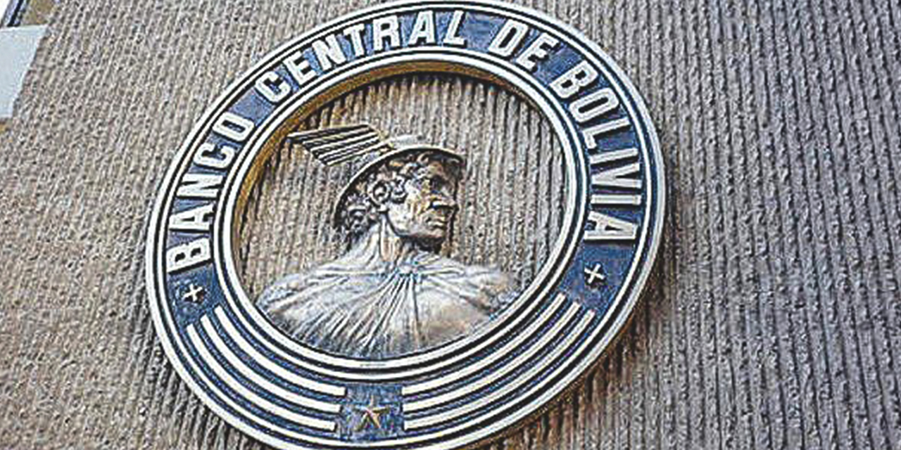 El logo del Banco Central de Bolivia en La Paz.