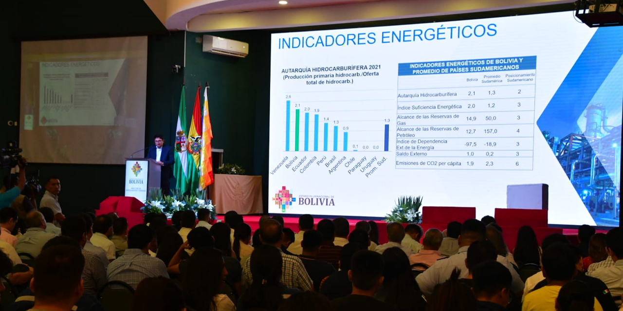 El ministro Franklin Molina durante su participación en el foro. | Foto: MHE