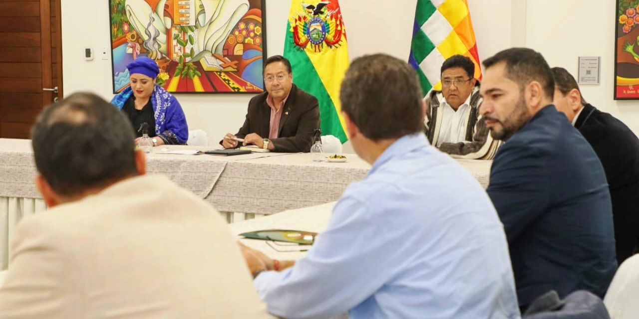 La reunión entre el Gobierno y la CAO, el viernes. Foto:  Presidencia