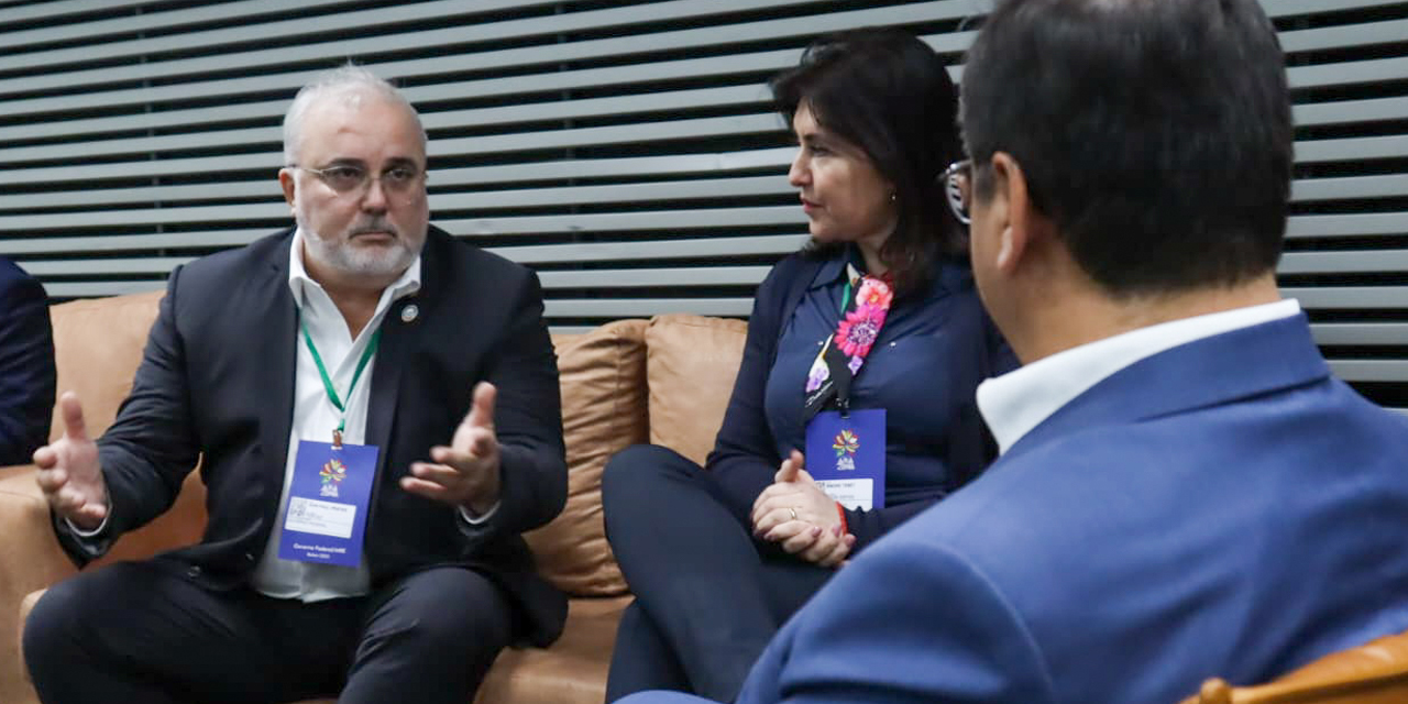 El titular de Petrobras, Jean Paul Prates, en la reunión con el presidente Luis Arce. Foto: Facebook Lucho Arce Petrobras: Tenemos toda la confianza en Bolivia, estamos mirando las oportunidades disponibles con entusiasmo