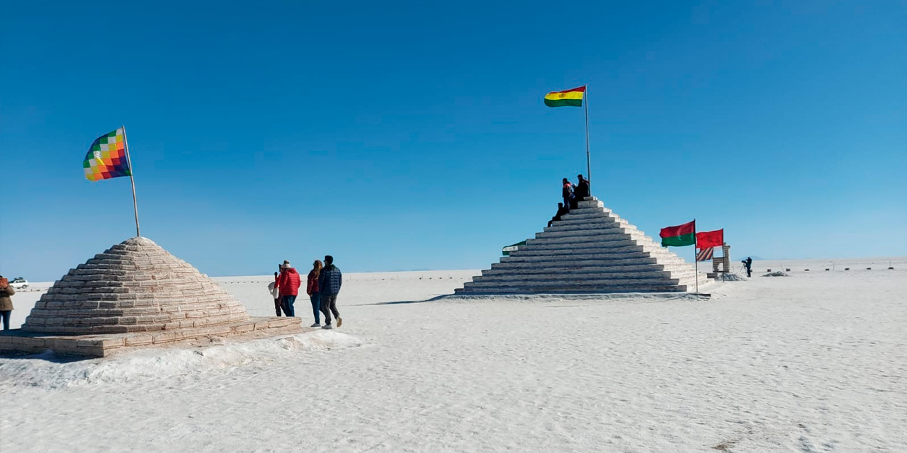 Una vista del salar de Uyuni. Foto:MDPyEP