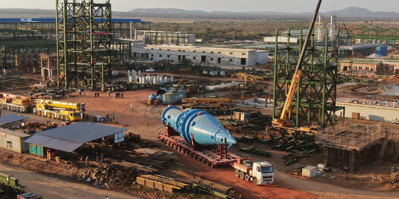 El complejo siderúrgico está ubicado en Puerto Suárez, Santa Cruz. Foto:  Ministerio de Minería