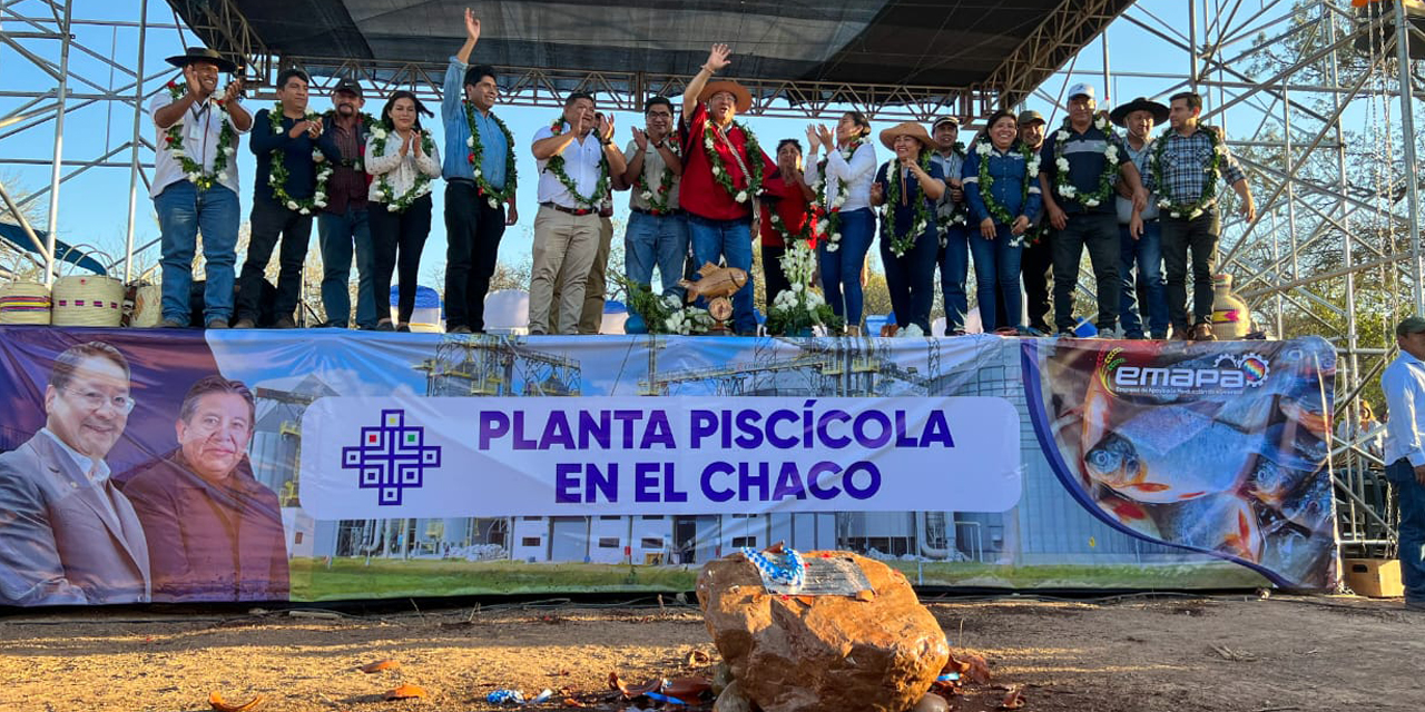 El presidente Luis Arce en el acto principal en Villa Montes.