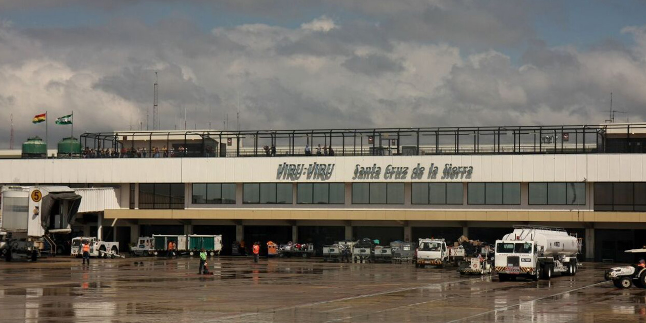 El Aeropuerto Internacional de Viru Viru en Santa Cruz.