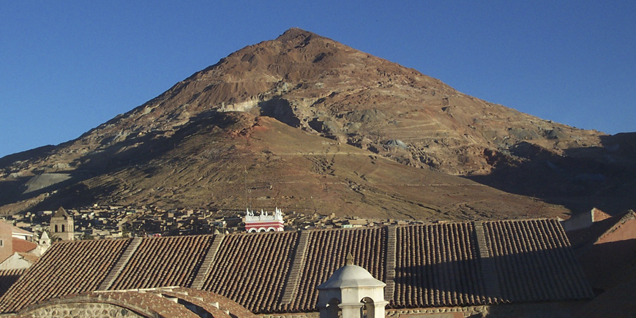 El Cerro Rico es intervenido para no perder el título de Patrimonio de la Humanidad.