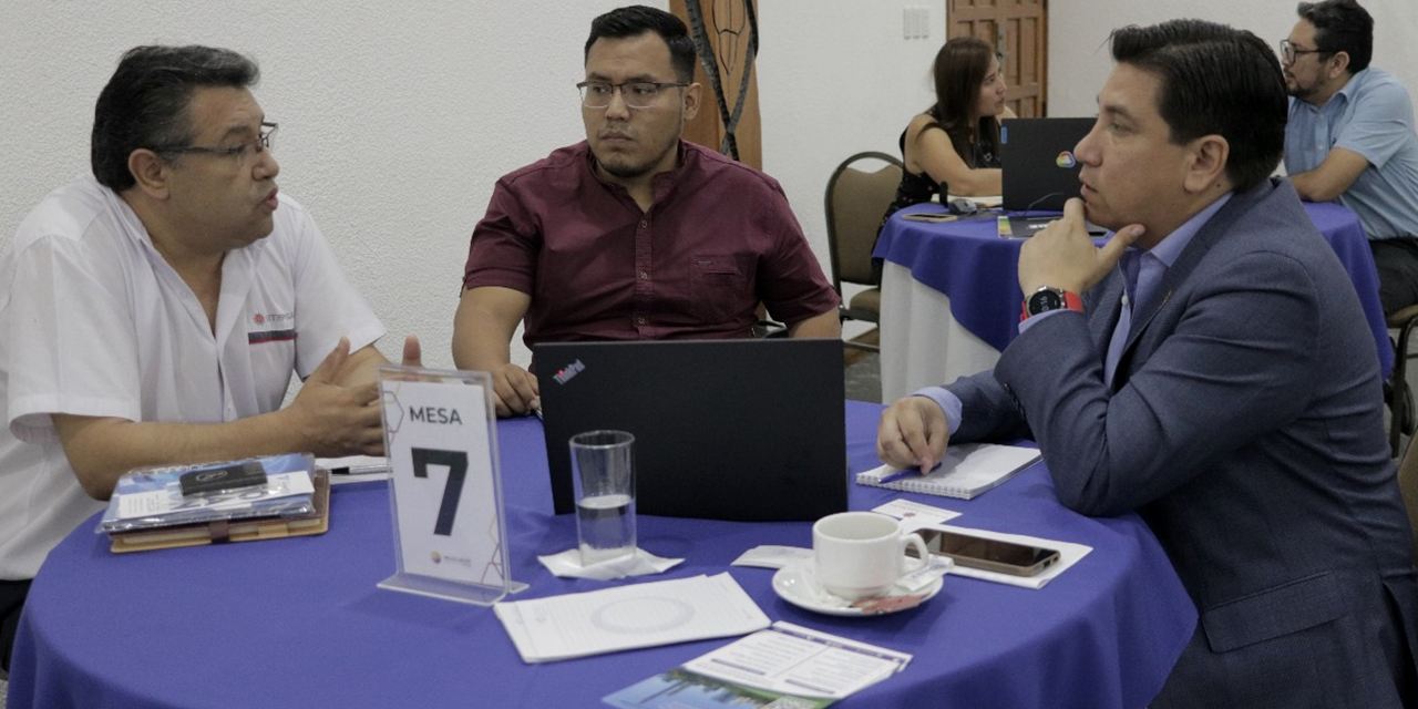 Empresarios durante la rueda de negocios binacional. (Foto: IBCE)