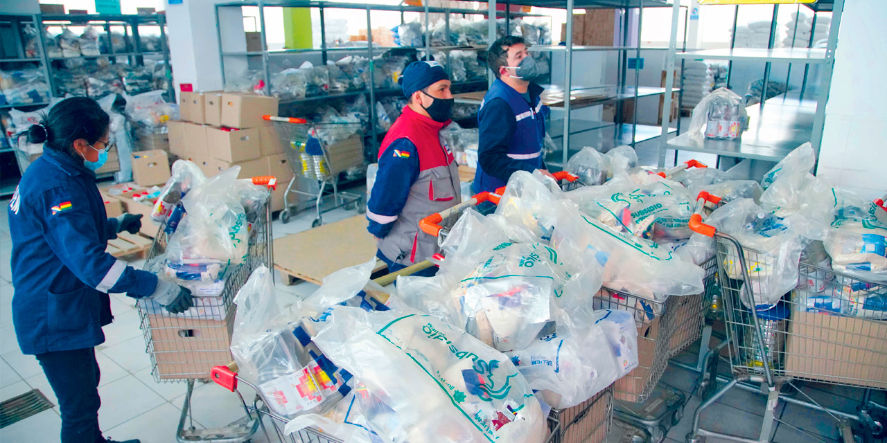 Los productos del paquete alimenticio para el subsidio de Lactancia y el Prenatal,  equivalentes a Bs 2.000. Foto:  Archivo