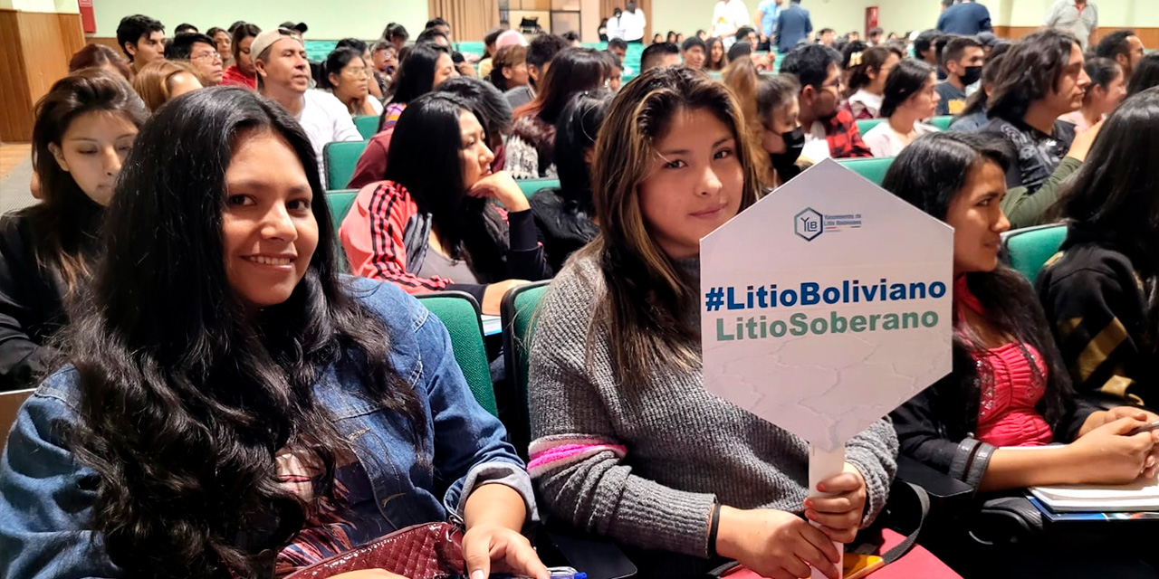 Al taller asistieron estudiantes y docentes de la UMSS. Foto: YLB.