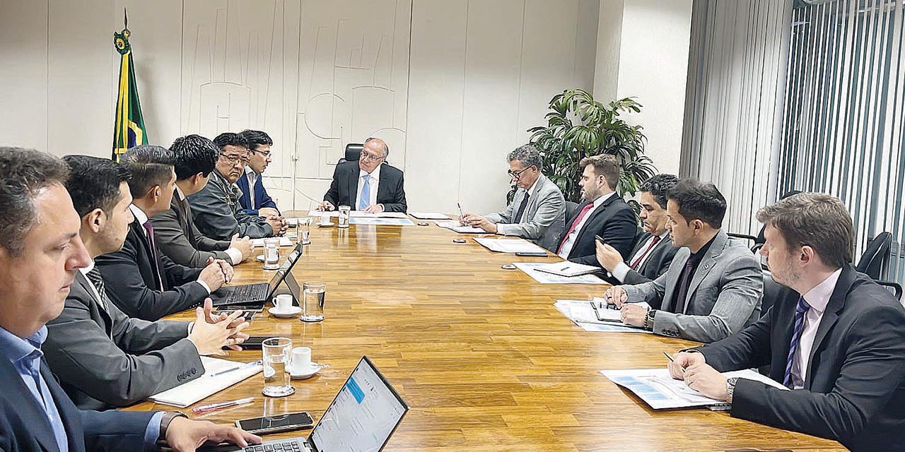 Equipos de Bolivia y Brasil, en Brasilia. | Foto: Cancillería