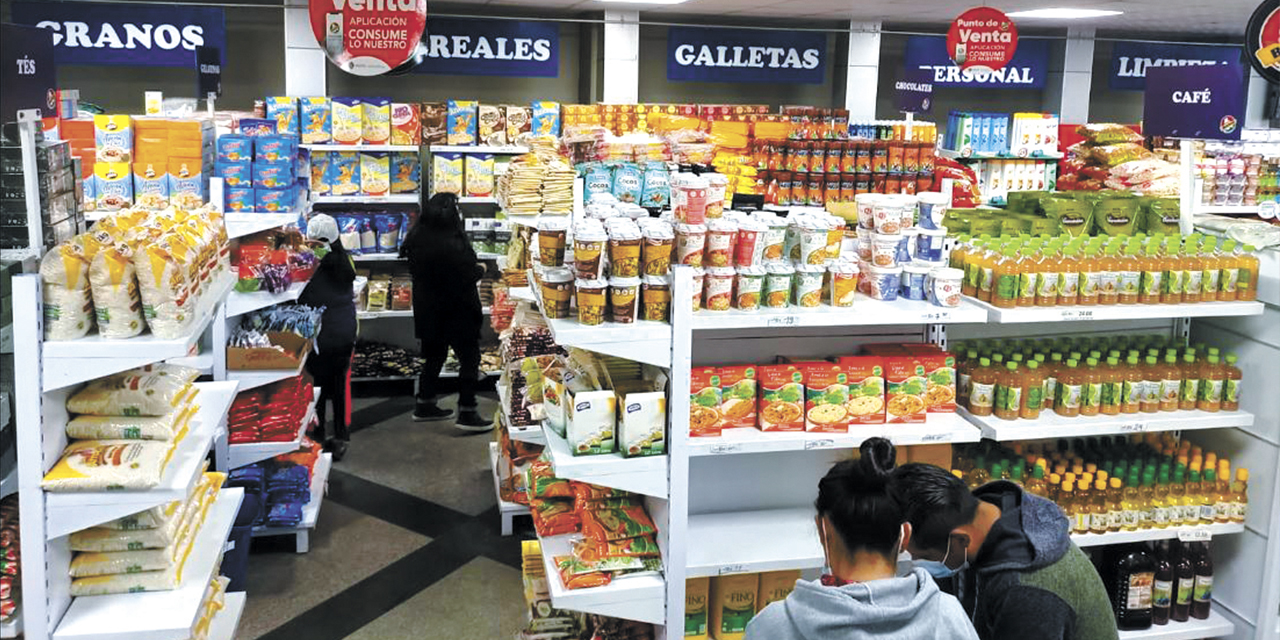 La diversidad de productos que ofrecen los supermercados de Emapa posibilita a las familias acceder a todos los insumos.  | Foto: Emapa