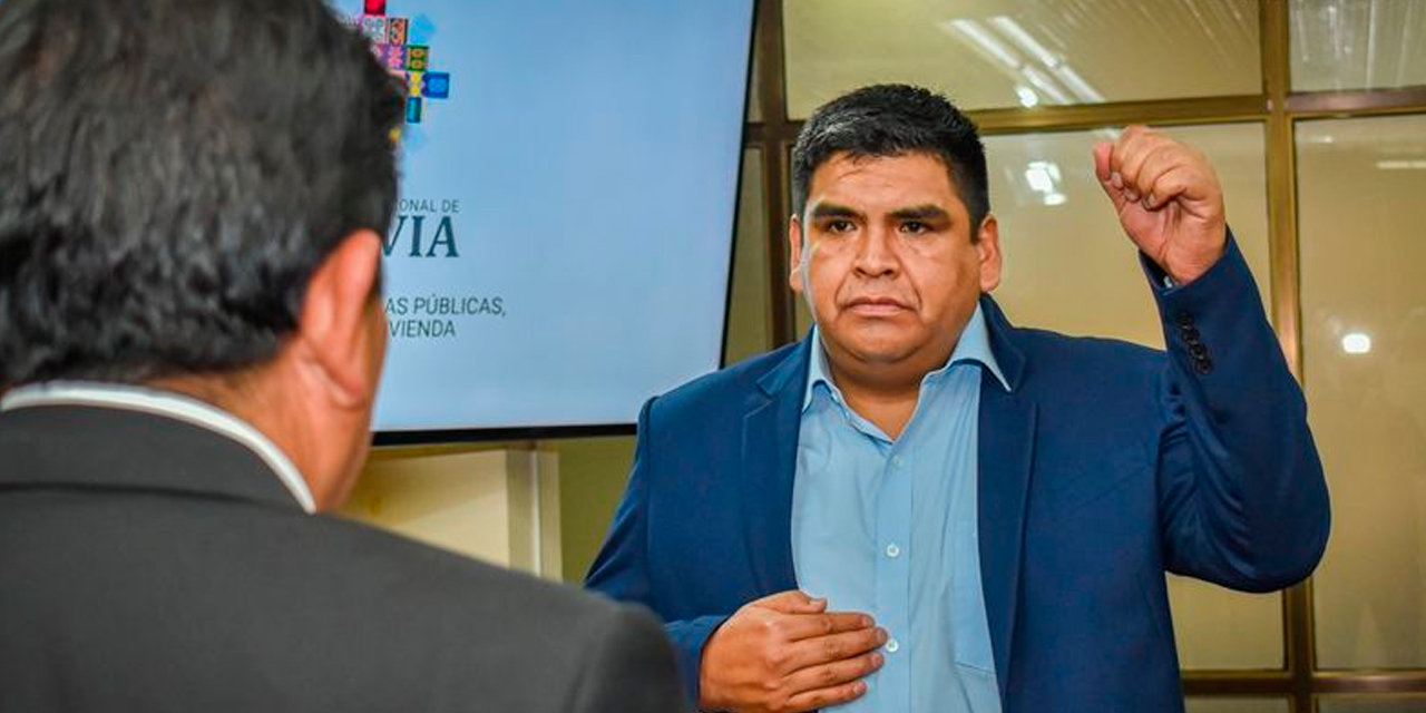 El ingeniero Raúl Vedia jura como gerente de la Empresa Estratégica Boliviana de Construcción. Foto: MOPSyV