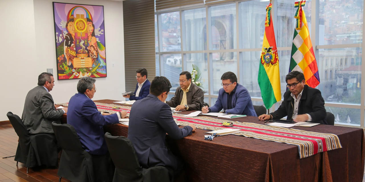 El encuentro sostenido entre las autoridades del Gobierno y los representantes del empresa-riado privado de Bolivia. | Foto: Comunicación Presidencial