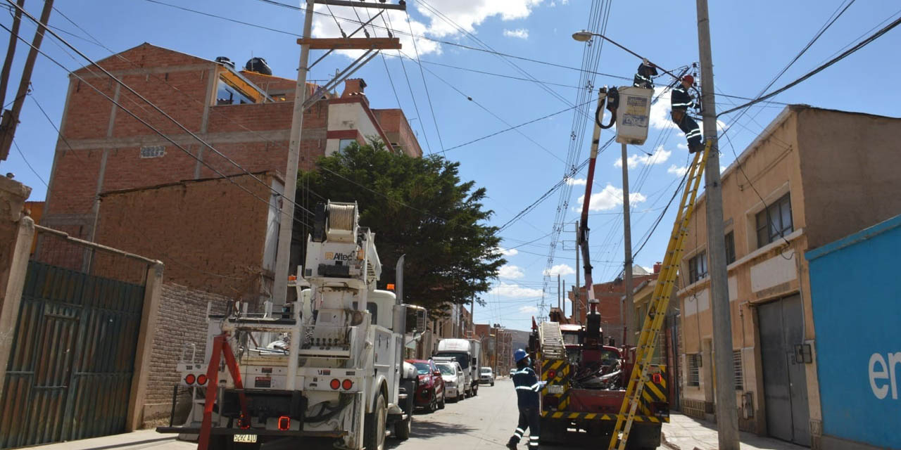 Los trabajos de ENDE en la ciudad de Oruro. | Foto: Ende