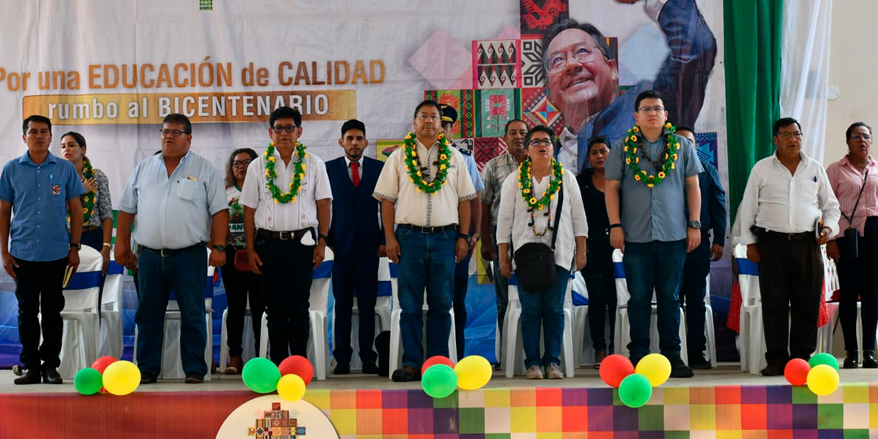 El presidente Luis Arce y otras autoridades nacionales y locales de Pando en el acto de entrega de obras. Foto:  Min. de Educación