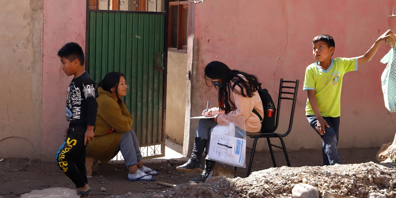 Voluntarios en el Censo Experimental de Capinota, Cochabamba. | Foto: INE