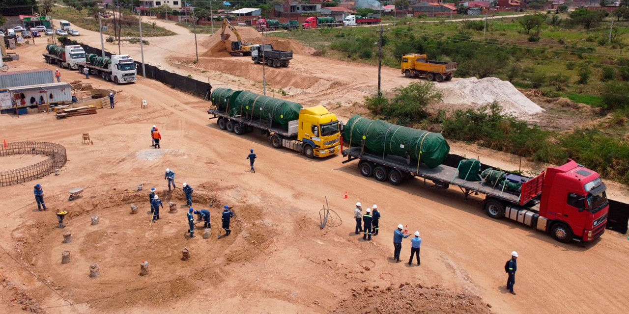 Arribo de equipos a Santa Cruz. (Foto: YPFB)