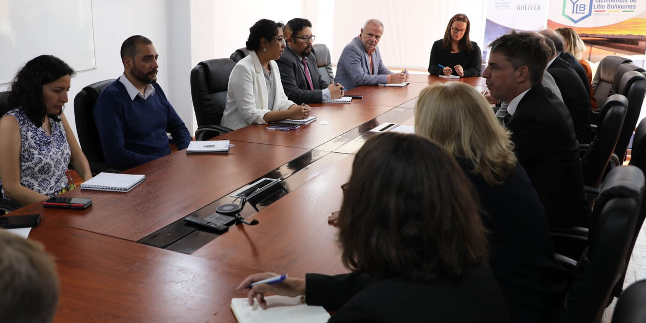 La reunión entre directivos de YLB y los embajadores de la UE. | Foto: YLB