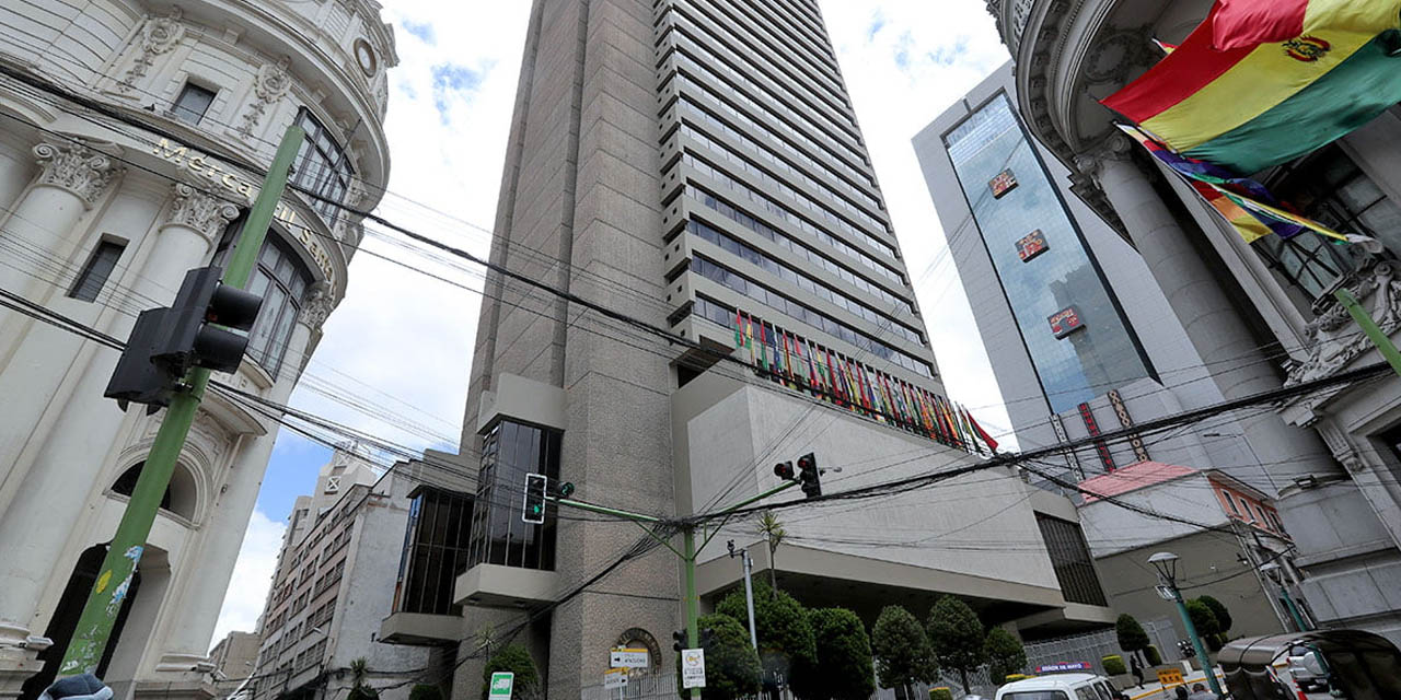 Edificio principal del Banco Central de Bolivia. | Foto: Jorge Mamani