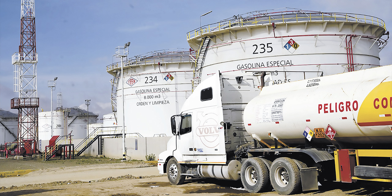 La planta de almacenaje de Senkata, en El Alto, tiene una capacidad de 53 millones de litros, entre gasolina y diésel.  | Foto: Archivo