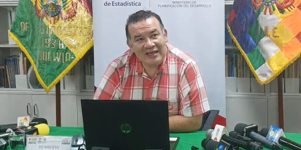 El director del INE, Humberto Arandia, en conferencia de prensa. Imagen: Captura RRSS.