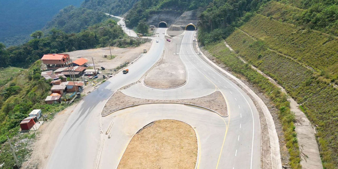 La obra incluye cuatro túneles, nueve puentes, ocho viaductos, entre otros. | Foto: ABC