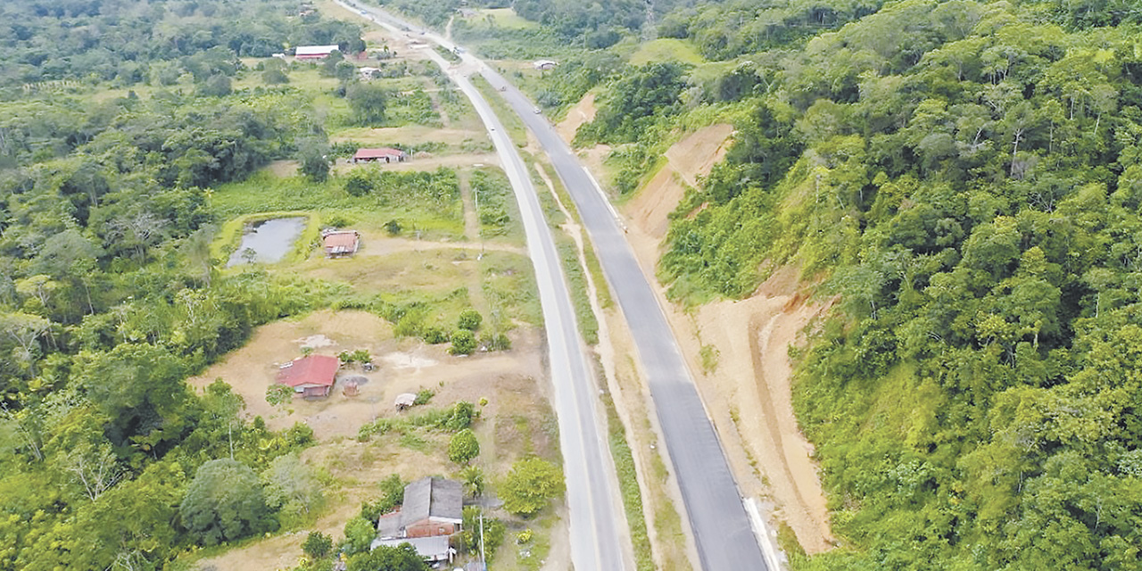 Obra. Consiste en el pavimento flexible, la construcción de dos puentes, más de 28 alcantarillas, entre otros. | Foto: Archivo