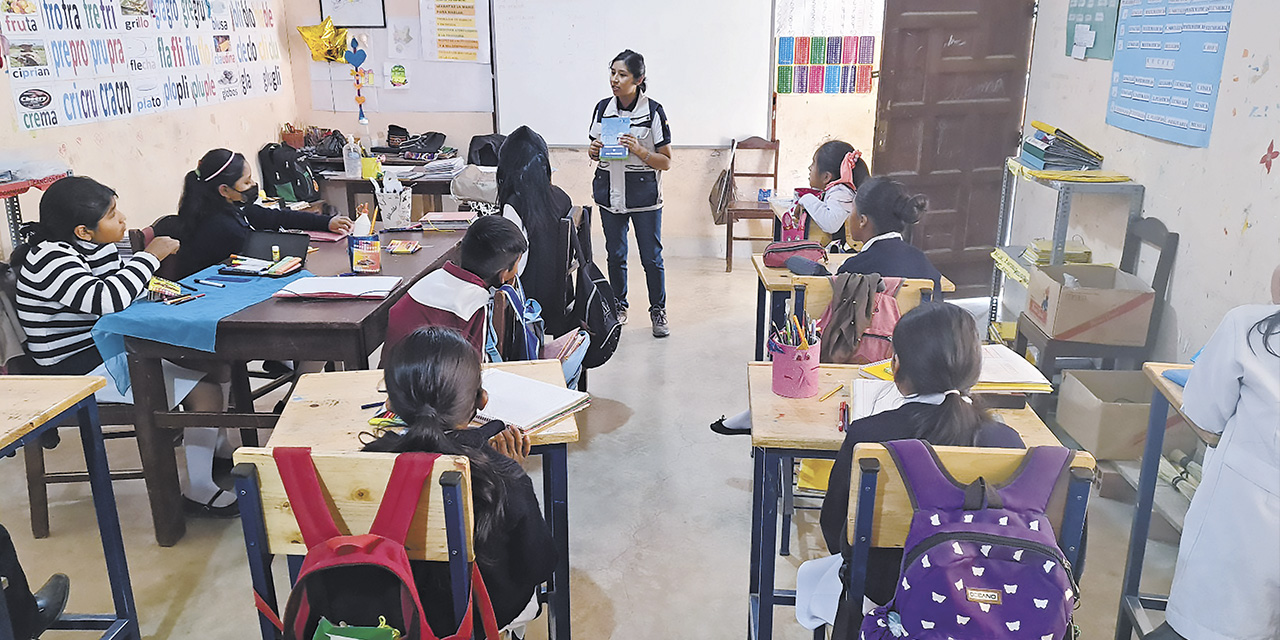 Capacitación a los niños. | Foto: Ende