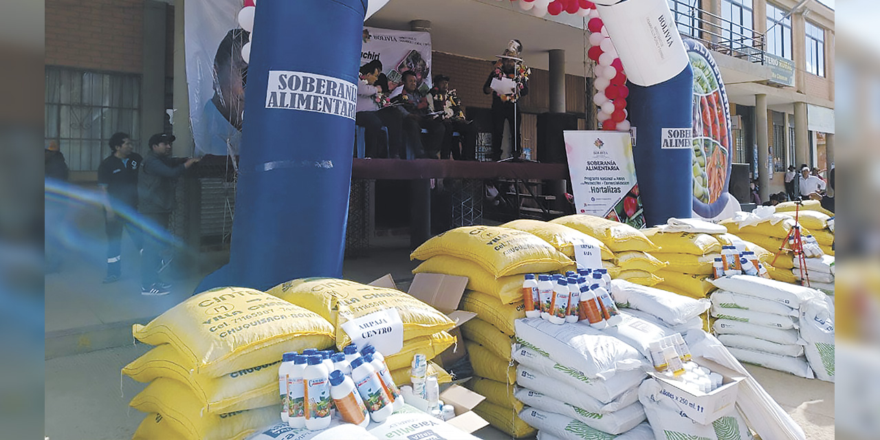 Parte de la entrega en Villa Charcas.  | Foto: MDRyT