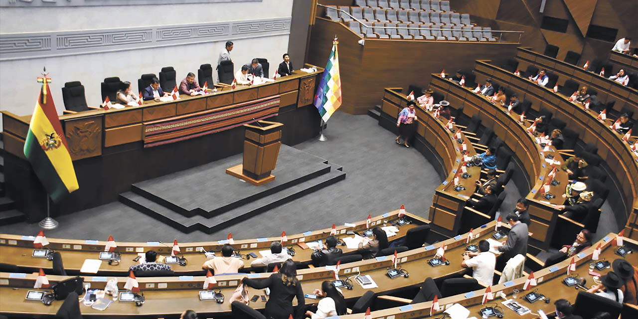 La Asamblea Legislativa trata el PGE Reformulado 2023. // Foto: Gonzalo Jallasi