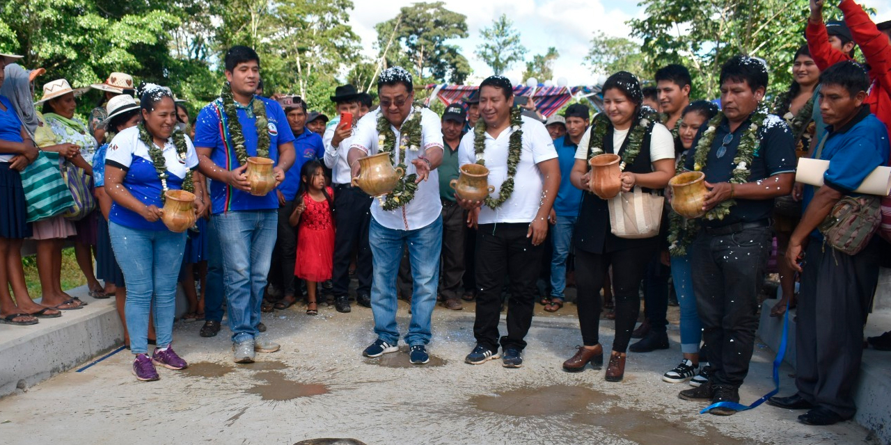 Entrega de obras en el Trópico cochabambino. Foto: MDRyT.