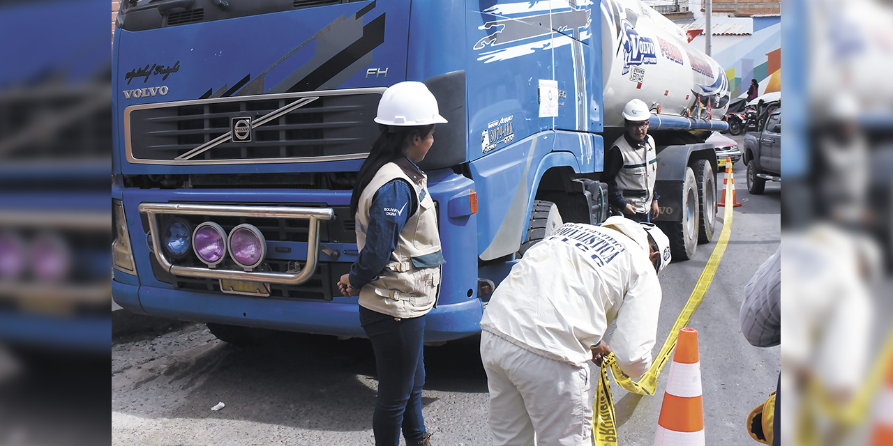 El carro cisterna que fue incautado por actividad de desvío. | Foto: ANH