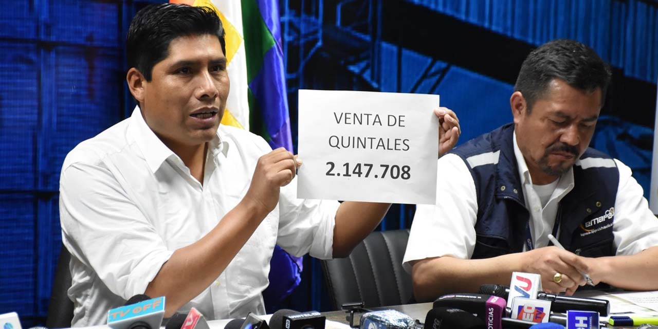 El gerente de Emapa, Franklin Flores, en conferencia de prensa.