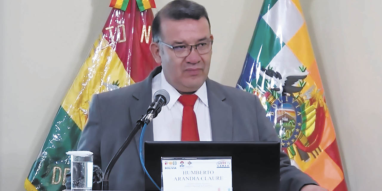 El director del INE, Humberto Arandia, ayer en conferencia de prensa. | Foto: Gonzalo Jallasi