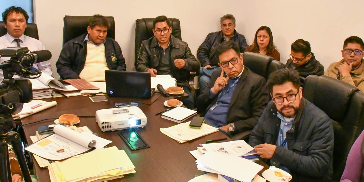 Los viceministros del Ministerio de Economía explican las características del proyecto de Ley del PGE 2024.  | Foto: MEFP