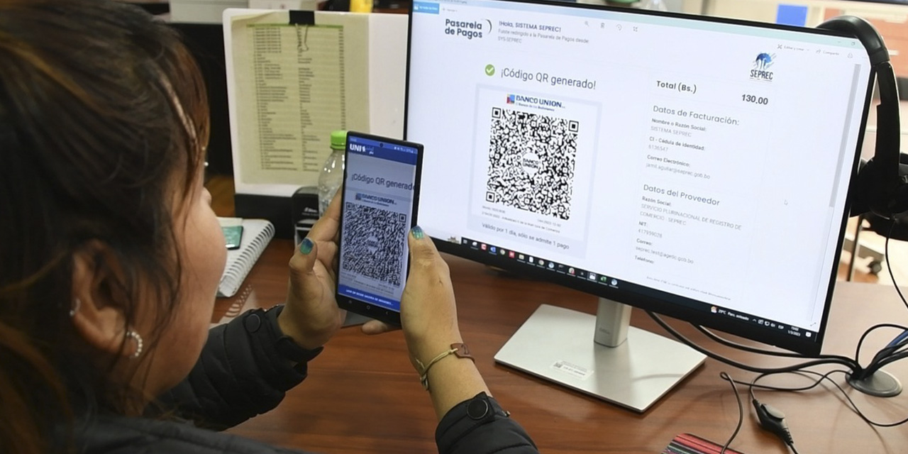 El pago por QR se realiza comúnmente a través de dispositivos inteligentes, como smartphones o tablets. | Foto: Seprec