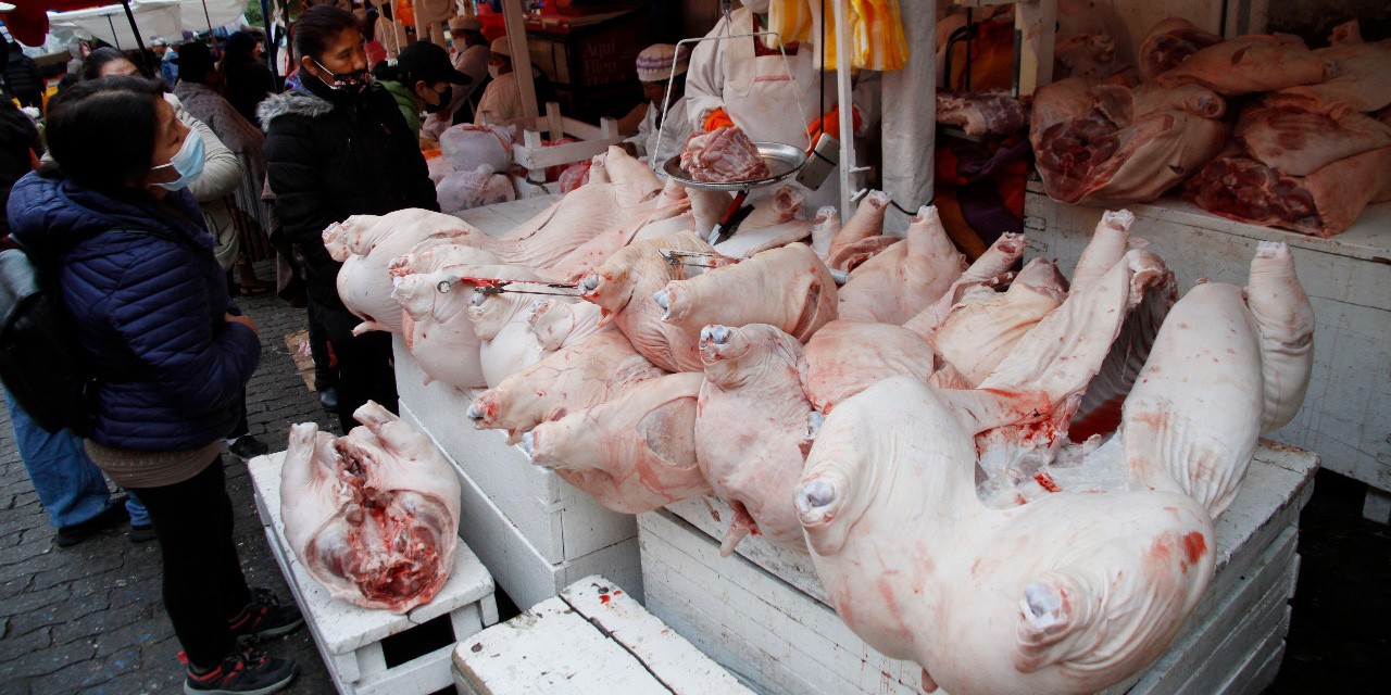 Venta de carne de cerdo en la zona Garita de Lima de la ciudad de La Paz. Foto: Archivo.