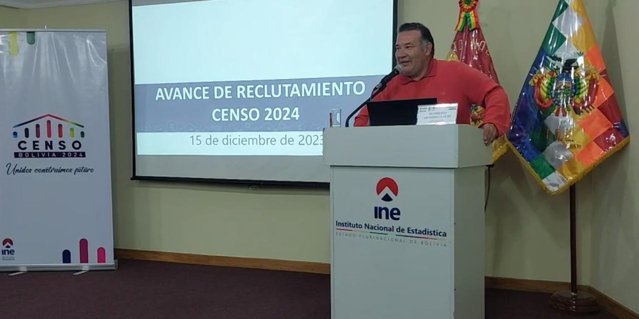 El director ejecutivo del INE, Humberto Arandia, en conferencia de prensa.