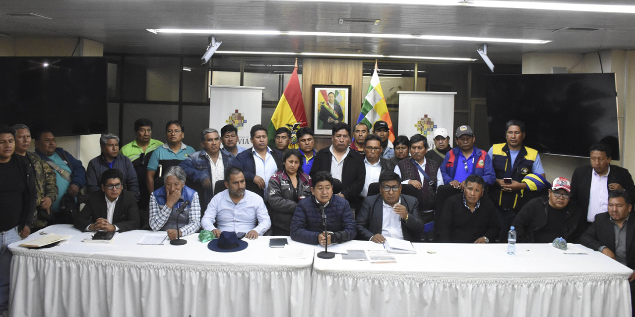 La conferencia de prensa luego de la reunión entre el Gobierno y el transporte de los Yungas, ayer