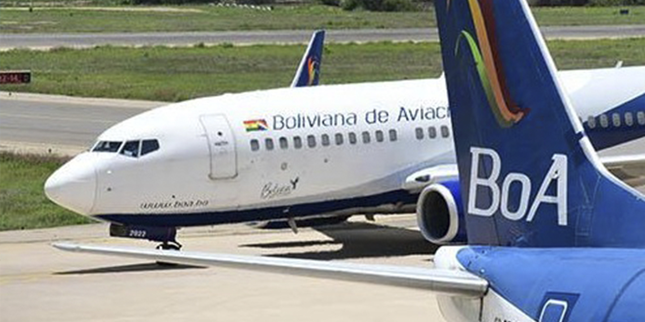 Aviones de BoA en el aeropuerto de Cochabamba