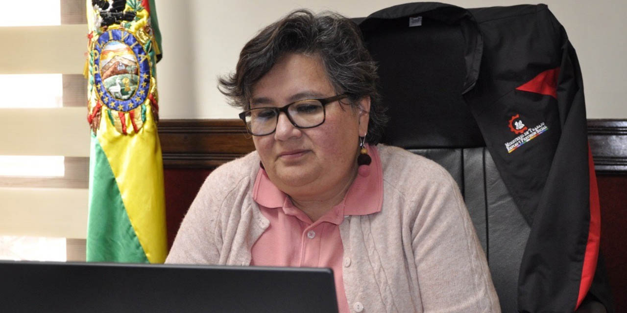 La ministra de Trabajo, Verónica Navia. | Foto: MTyPS