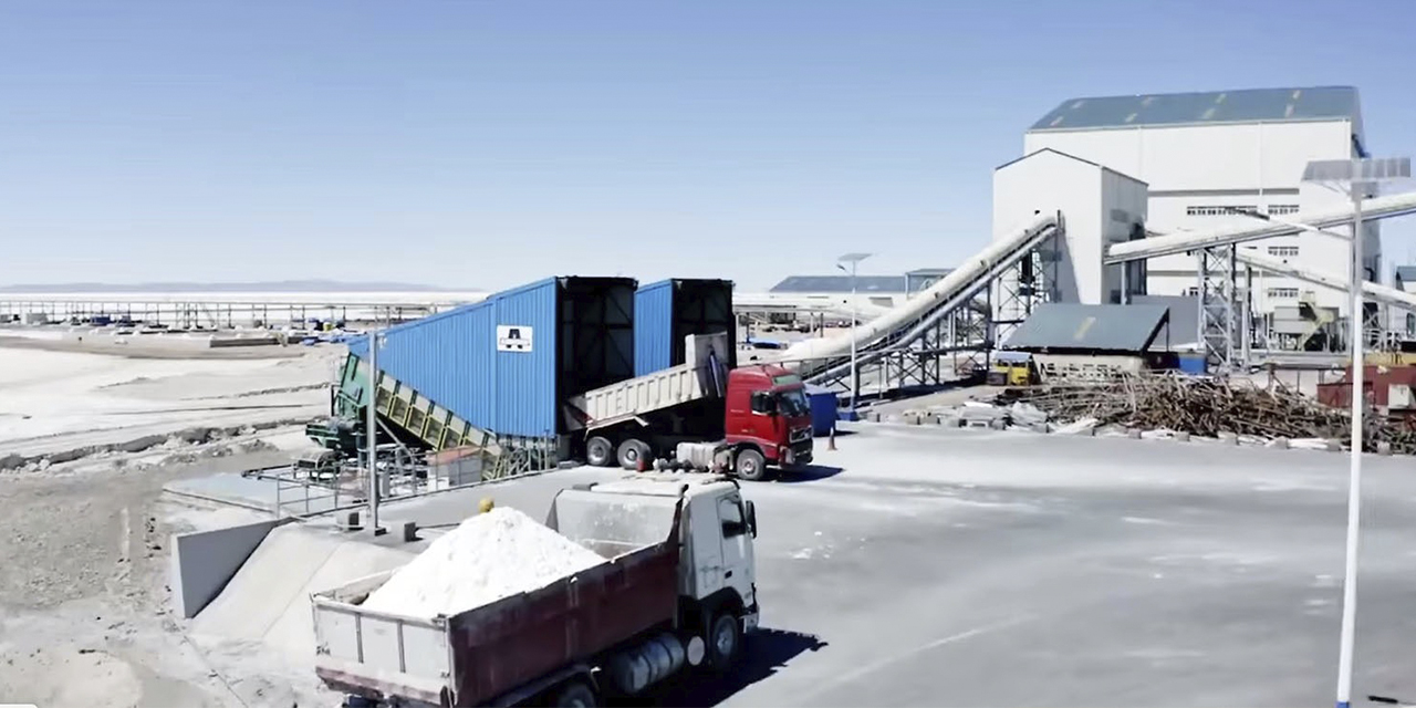 Uyuni es uno de los siete salares en los que se prevé implementar proyectos.